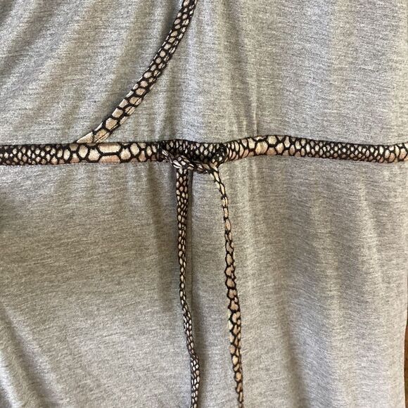 Elliatt Halter Mock-neck Cut-out Keyhole Snake Print Trim Wide Leg Jumpsuit - Picture 10 of 11